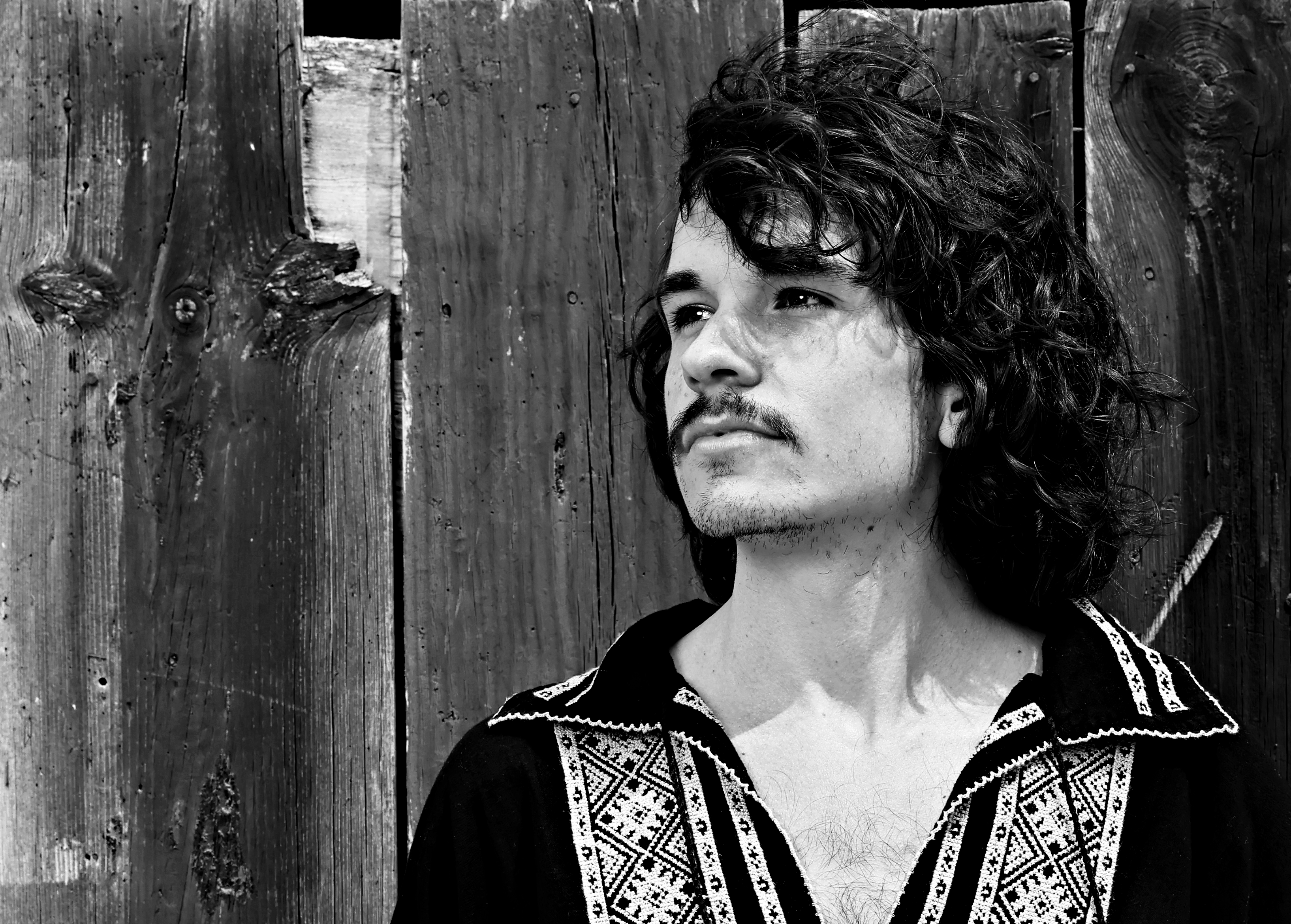 Andres Coll en guitarra